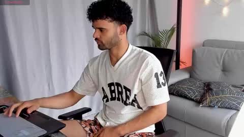 Snapshot of chrisandrew_ chatting on February 26, 2025, 2:14 pm Im Chirs IM MODEL INDEPENDT online show from February 26, 2025, 2:14 pm