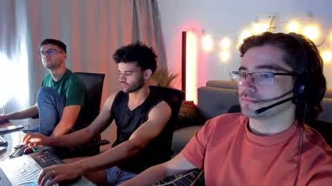 Snapshot of chrisandrew_ chatting on March 11, 2025, 3:05 am Im Chirs IM MODEL INDEPENDT online show from March 11, 2025, 3:05 am