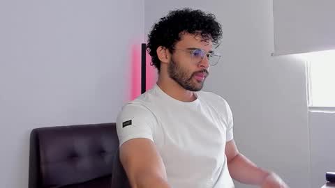 Snapshot of chrisandrew_ chatting on September 10, 2025, 4:07 pm Im Chirs IM MODEL INDEPENDT online show from September 10, 2025, 4:07 pm