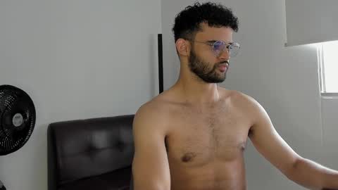 Snapshot of chrisandrew_ chatting on September 16, 2025, 3:35 pm Im Chirs IM MODEL INDEPENDT online show from September 16, 2025, 3:35 pm