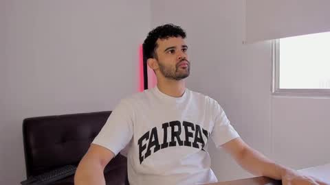 Snapshot of chrisandrew_ chatting on September 25, 2025, 3:27 pm Im Chirs IM MODEL INDEPENDT online show from September 25, 2025, 3:27 pm