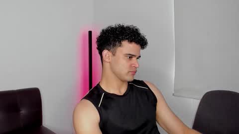 Snapshot of chrisandrew_ chatting on September 29, 2025, 8:35 pm Im Chirs IM MODEL INDEPENDT online show from September 29, 2025, 8:35 pm