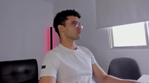 Snapshot of chrisandrew_ chatting on September 30, 2025, 6:24 pm Im Chirs IM MODEL INDEPENDT online show from September 30, 2025, 6:24 pm