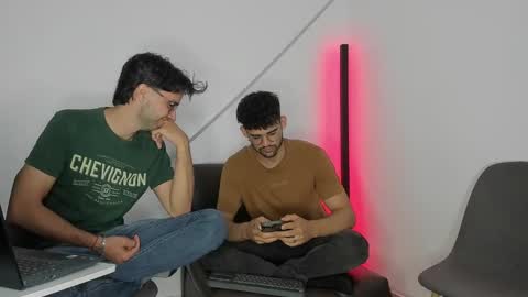 Snapshot of chrisandrew_ chatting on October 13, 2025, 2:33 am Im Chirs IM MODEL INDEPENDT online show from October 13, 2025, 2:33 am