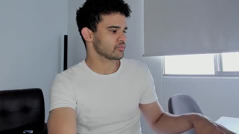 Snapshot of chrisandrew_ chatting on October 20, 2025, 3:01 pm Im Chirs IM MODEL INDEPENDT online show from October 20, 2025, 3:01 pm