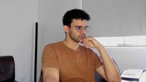 Snapshot of chrisandrew_ chatting on October 21, 2025, 2:40 pm Im Chirs IM MODEL INDEPENDT online show from October 21, 2025, 2:40 pm