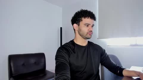 Snapshot of chrisandrew_ chatting on October 23, 2025, 3:44 pm Im Chirs IM MODEL INDEPENDT online show from October 23, 2025, 3:44 pm