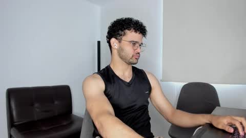 Snapshot of chrisandrew_ chatting on October 24, 2025, 3:52 pm Im Chirs IM MODEL INDEPENDT online show from October 24, 2025, 3:52 pm