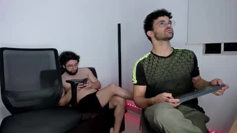 Snapshot of chrisandrew_ chatting on October 26, 2025, 2:50 am Im Chirs IM MODEL INDEPENDT online show from October 26, 2025, 2:50 am