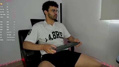 Snapshot of chrisandrew_ chatting on October 26, 2025, 4:02 pm Im Chirs IM MODEL INDEPENDT online show from October 26, 2025, 4:02 pm