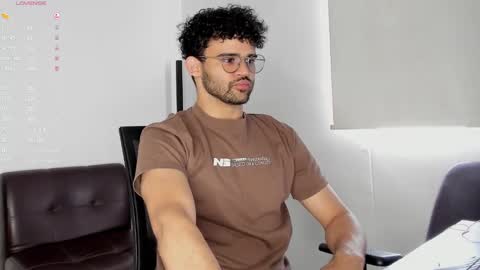 Snapshot of chrisandrew_ chatting on October 27, 2025, 6:56 pm Im Chirs IM MODEL INDEPENDT online show from October 27, 2025, 6:56 pm