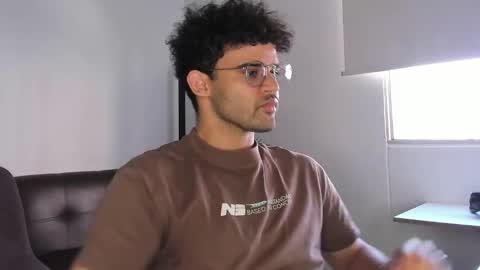 Snapshot of chrisandrew_ chatting on November 5, 2025, 8:09 pm Im Chirs IM MODEL INDEPENDT online show from November 5, 2025, 8:09 pm