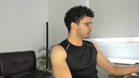 Snapshot of chrisandrew_ chatting on November 6, 2025, 2:18 pm Im Chirs IM MODEL INDEPENDT online show from November 6, 2025, 2:18 pm