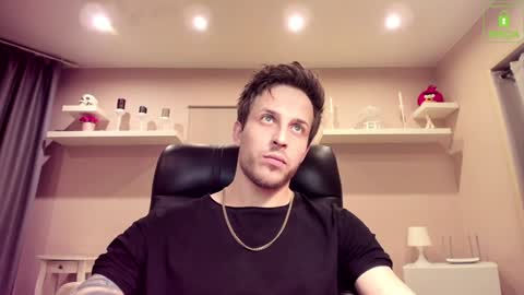 Snapshot of chriscarrey chatting on December 15, 2024, 1:13 am Chris online show from December 15, 2024, 1:13 am