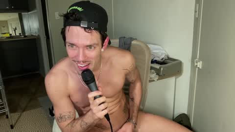 Snapshot of chriscool93 chatting on January 2, 2025, 10:48 am Content creator artist online show from January 2, 2025, 10:48 am