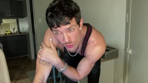 Snapshot of chriscool93 chatting on January 3, 2025, 7:38 am Content creator artist online show from January 3, 2025, 7:38 am