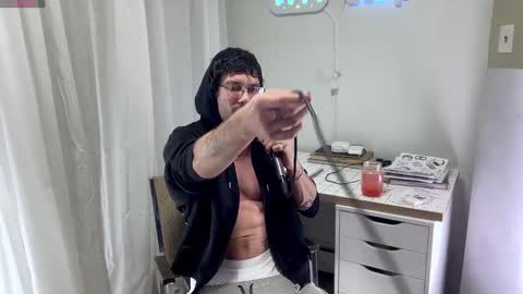 Snapshot of chriscool93 chatting on November 18, 2025, 1:33 am Content creator artist online show from November 18, 2025, 1:33 am