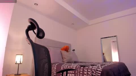 chrismorgan24 online show from December 17, 2025, 11:00 pm