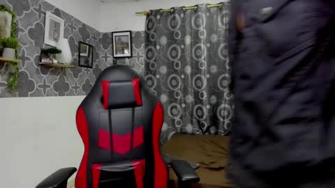 chriss_johnson online show from December 4, 2025, 4:55 am