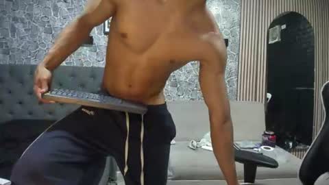 chriss_r07 online show from July 31, 2026, 11:37 pm
