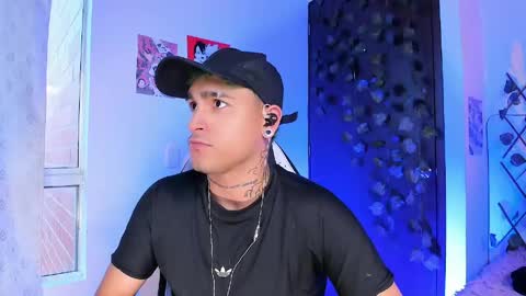 Snapshot of chriss_wg_ chatting on April 20, 2026, 10:55 pm Christian Wang online show from April 20, 2026, 10:55 pm