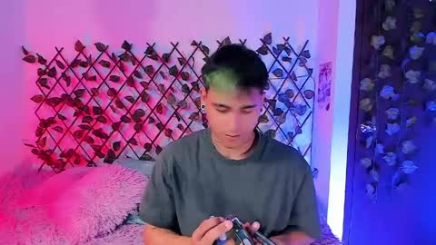 Snapshot of chriss_wg_ chatting on April 26, 2026, 12:30 am Christian Wang online show from April 26, 2026, 12:30 am
