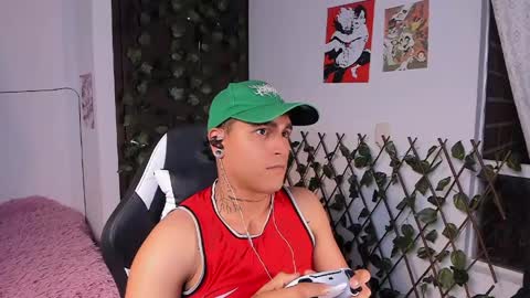 Snapshot of chriss_wg_ chatting on May 7, 2026, 11:32 pm Christian Wang online show from May 7, 2026, 11:32 pm