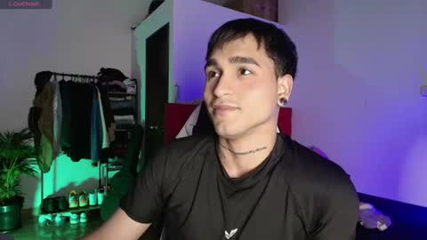 Snapshot of chriss_wg_ chatting on June 27, 2026, 1:32 am Christian Wang online show from June 27, 2026, 1:32 am