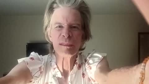 chrisssy780232 online show from May 16, 2026, 10:36 am