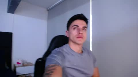 Snapshot of christianvalenzia chatting on October 12, 2025, 12:59 pm Christian online show from October 12, 2025, 12:59 pm