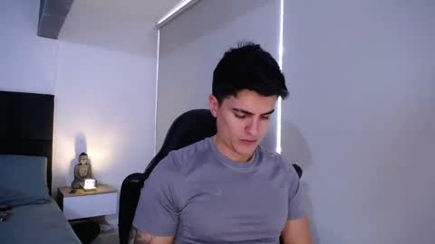 Snapshot of christianvalenzia chatting on November 10, 2025, 2:49 pm Christian online show from November 10, 2025, 2:49 pm