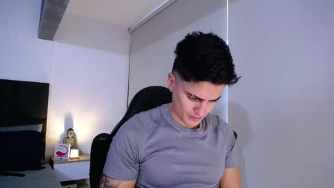 Snapshot of christianvalenzia chatting on November 14, 2025, 1:43 pm Christian online show from November 14, 2025, 1:43 pm