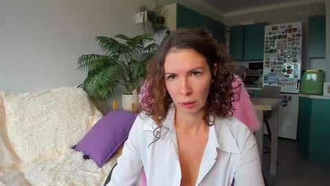 Snapshot of christina_hot chatting on October 31, 2025, 11:44 am Chris online show from October 31, 2025, 11:44 am