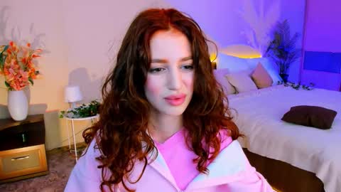 christinaconteeree online show from October 10, 2025, 8:19 pm