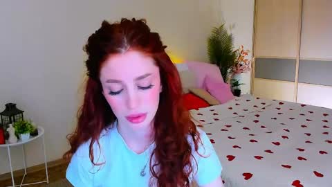 christinaconteeree online show from May 8, 2026, 7:19 pm