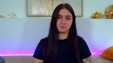 Christina online show from October 7, 2025, 6:49 pm