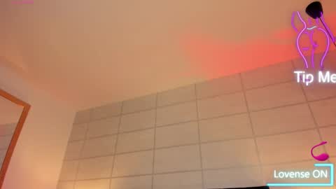 Christine  online show from September 30, 2025, 12:43 pm