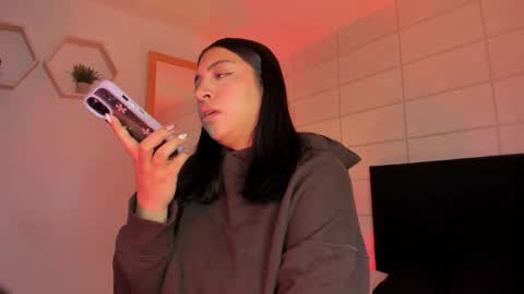 Christine  online show from November 26, 2025, 12:06 pm