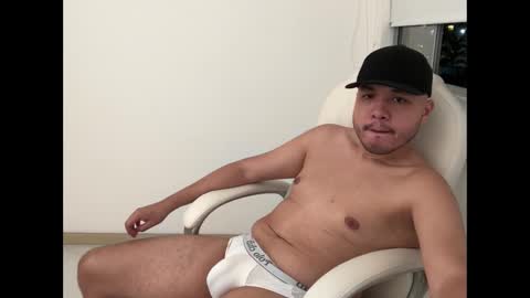 Snapshot of christopherdav chatting on December 4, 2024, 4:21 am Chris online show from December 4, 2024, 4:21 am