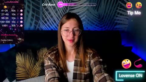 Snapshot of christycrayme chatting on October 2, 2025, 10:28 pm ChristyCrayme online show from October 2, 2025, 10:28 pm