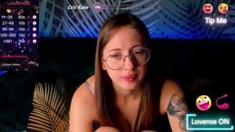 Snapshot of christycrayme chatting on October 16, 2025, 1:28 am ChristyCrayme online show from October 16, 2025, 1:28 am