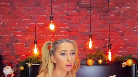 Snapshot of christyna_ross chatting on December 29, 2024, 11:39 pm christyna_ross online show from December 29, 2024, 11:39 pm