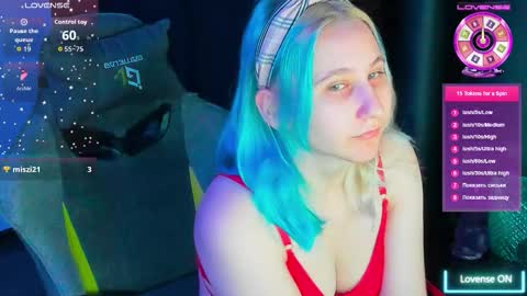 christyw3b online show from November 7, 2025, 5:35 pm