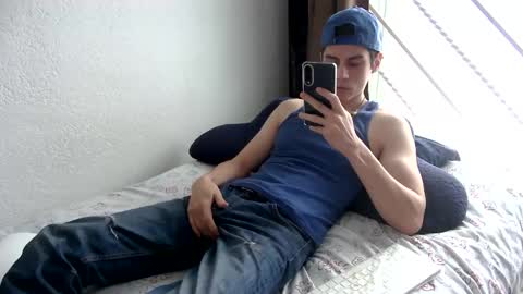 Snapshot of chrixtopherobin chatting on March 16, 2026, 10:14 pm Chrixtopherobin online show from March 16, 2026, 10:14 pm