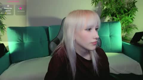 EvaBlonde TayaBrunette EliieBlack hair online show from March 8, 2026, 3:05 pm