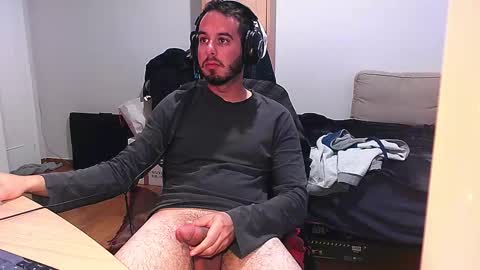 Chromefox123 online show from December 19, 2025, 12:12 pm