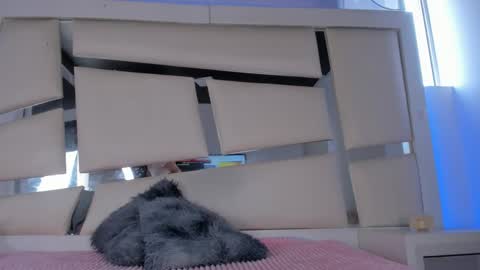 instagram chrystaljade.1 online show from March 27, 2026, 1:22 pm