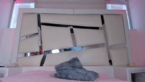 instagram chrystaljade.1 online show from April 17, 2026, 1:03 pm