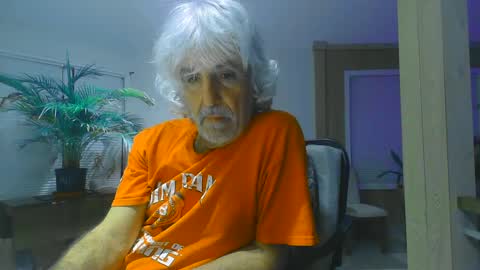 Snapshot of chuck354139 chatting on December 3, 2024, 7:10 am chuck354139 online show from December 3, 2024, 7:10 am