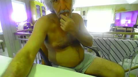 Snapshot of chuck354139 chatting on December 6, 2024, 8:51 pm chuck354139 online show from December 6, 2024, 8:51 pm